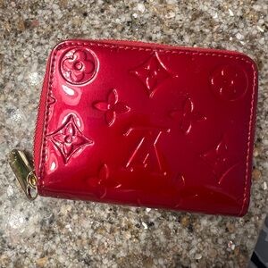 Wallet red